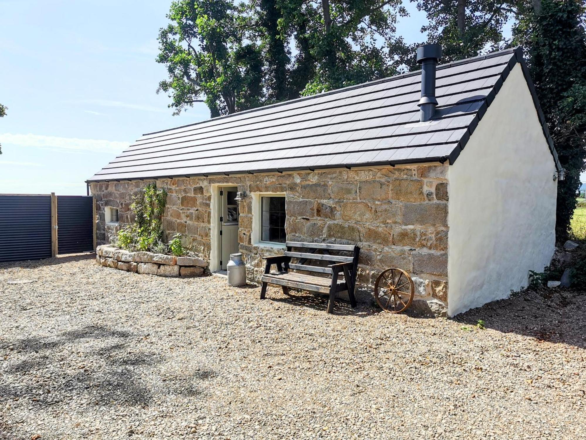 Holiday home Cosy Couples Retreat At The Coop With Hot Tub Kilkeel